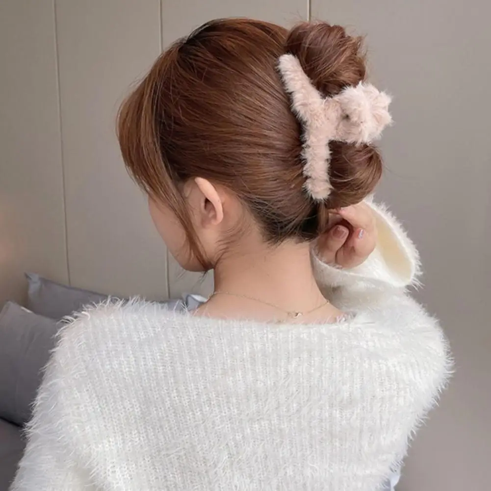 

Puffy Beautiful Pure Color Girls Plush Girls Jaw Clip Ideal Gift Hair Claw Clip Anti-slip for Daily Wear