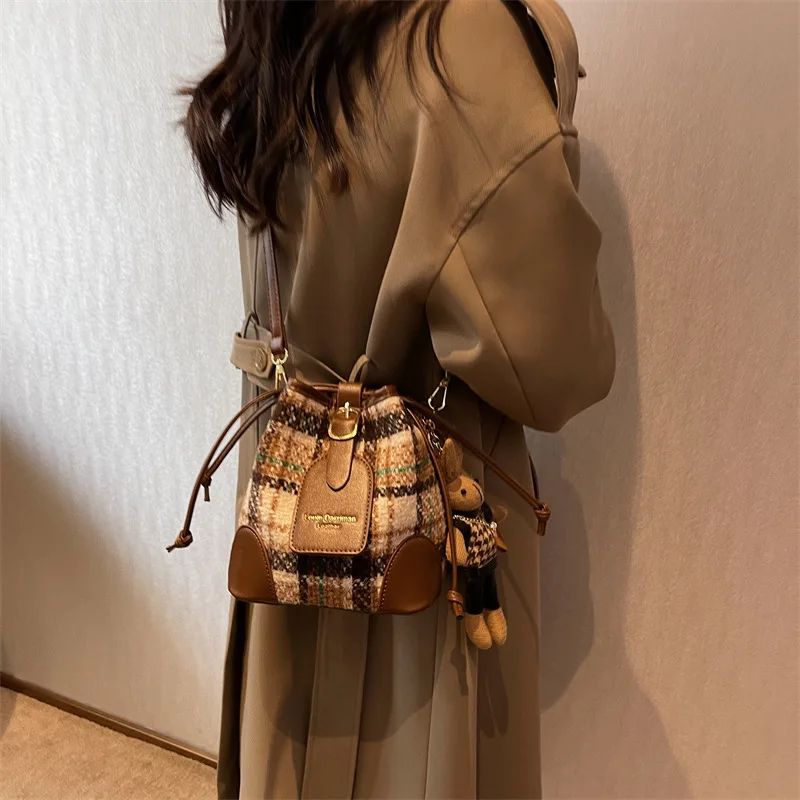 Новая осенне-зимняя женская сумка 2023. Популярная в этом году текстурная