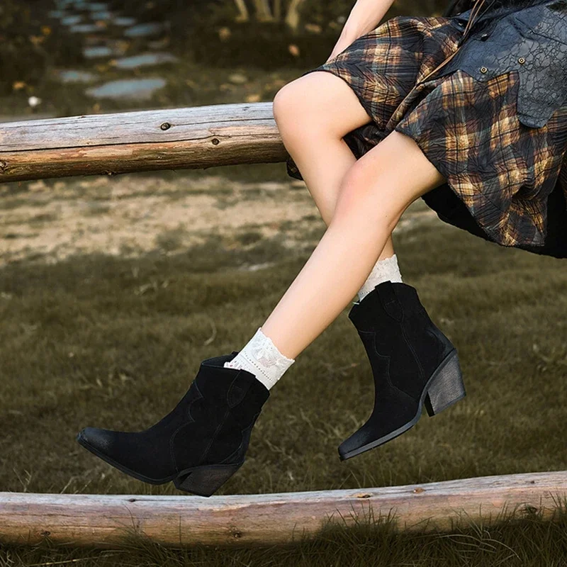 НОВЫЕ осенние женские ботинки из коровьей замши женская обувь с острым носком на