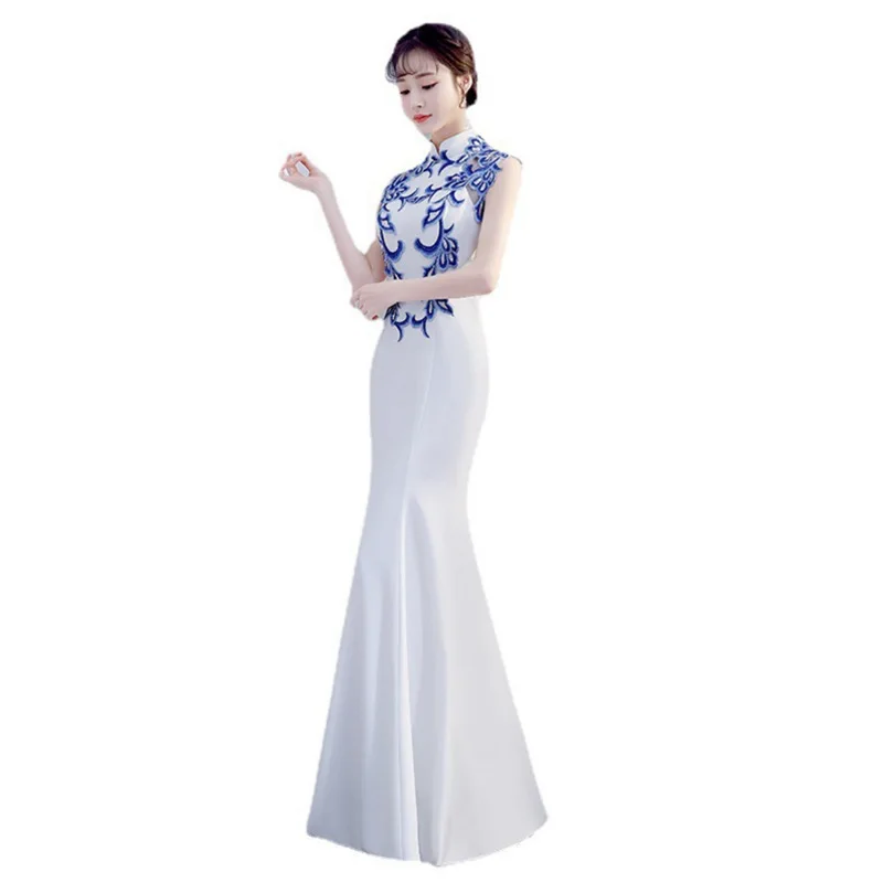 Бело-синее и фарфоровое платье Cheongsam без рукавов для банкета рыбий хвост молодых