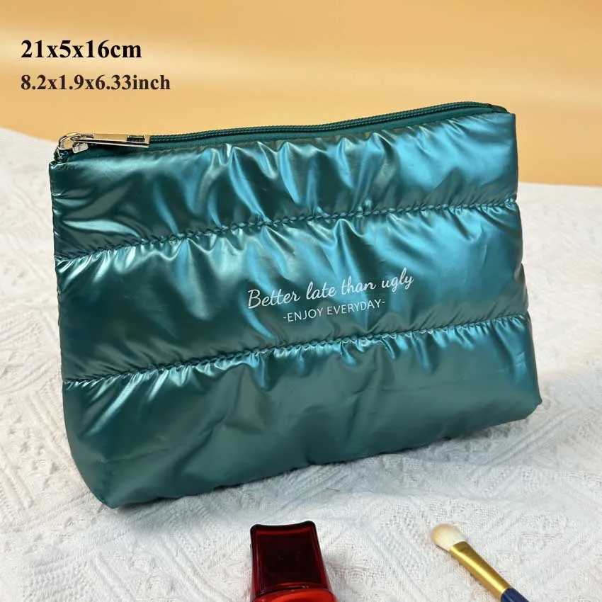 

Пушистая косметичка из полиэстера