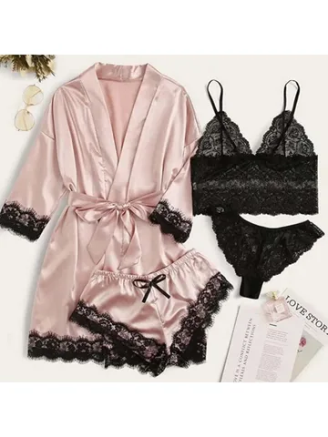 Трус, шұлық және халат киген сексуалды ана