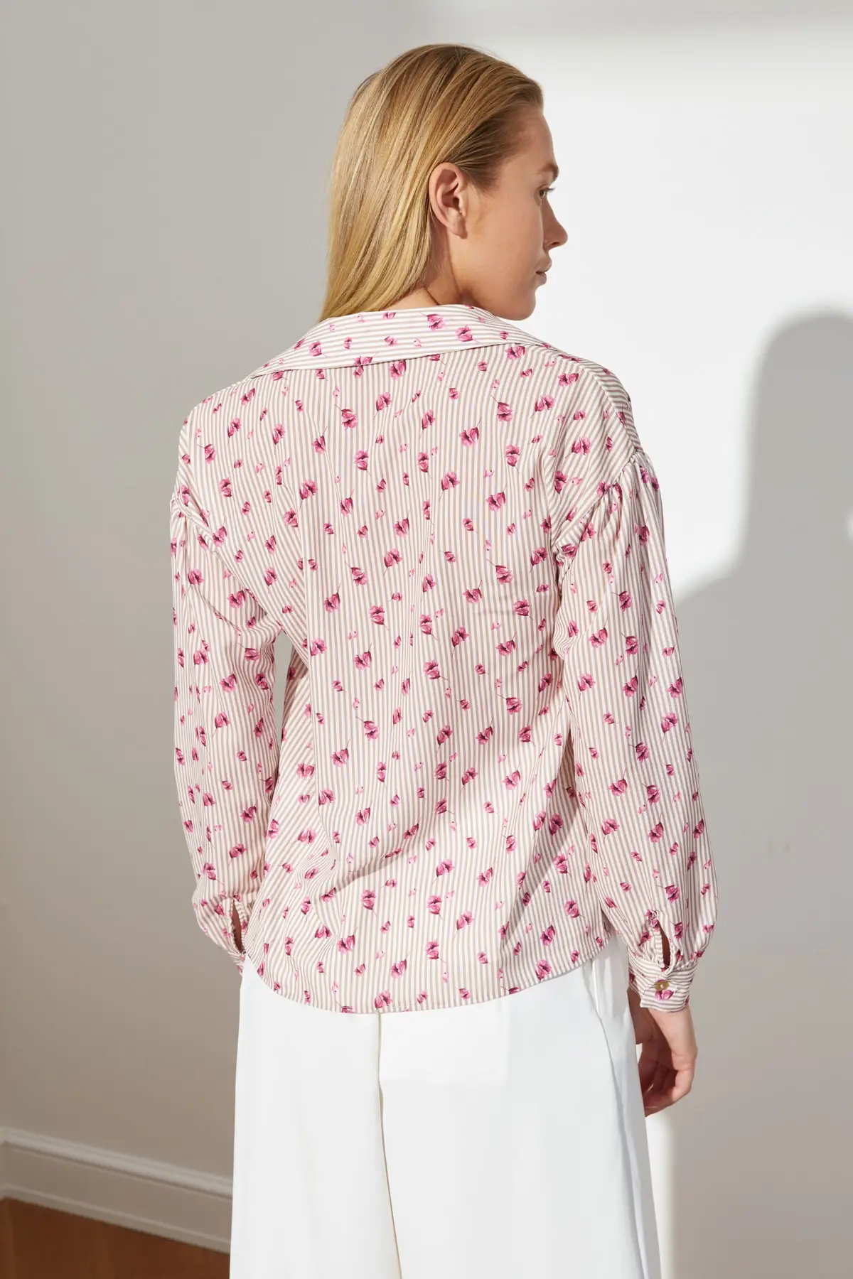 

Trendyol Printed Shirt TWOSS21GO0493