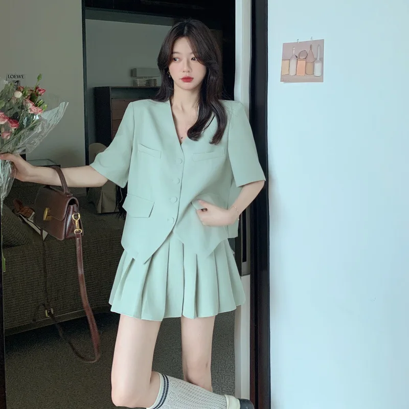 

Large Size Skirt Suit Women Korean Fashion Short-sleeved V-neck Single-breasted Suit Top Pleated Mini Skirt 2pcs Matching Sets