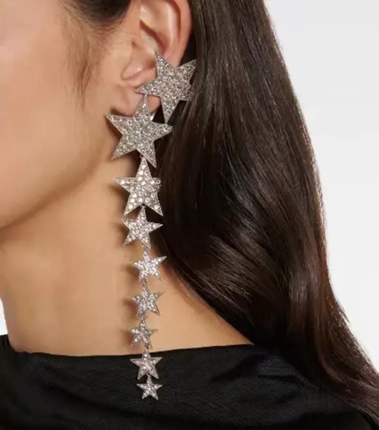 

2023 Famous Brand Diamond Crystal Platinum Silver Stars Long Earrings Luxury Ear Clip Woman Designer Jewelry Runway Trends