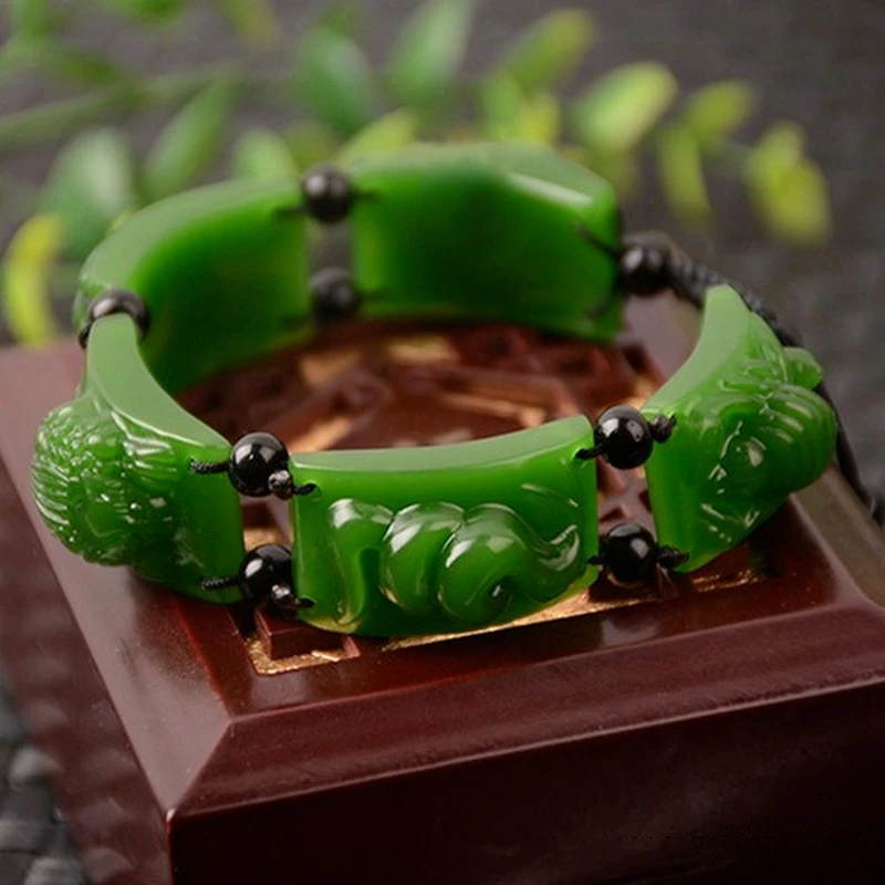 

Natural Green Hand-carved Five Poisonous Bracelet Fashion Boutique Jewelry for Men and Women Snake Scorpion Toad Bracelet