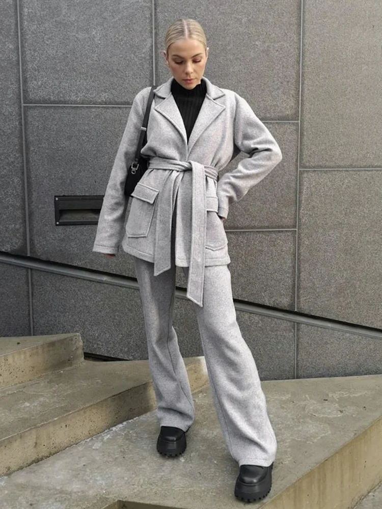 

Женский офисный комплект из двух предметов, однотонная серая куртка с длинным рукавом и поясом и мешковатые брюки, Осень-зима 2022