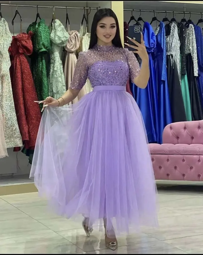 

2023 платья до щиколотки с высоким воротником из бисера и кружевом с коротким рукавом сиреневые Выпускные платья