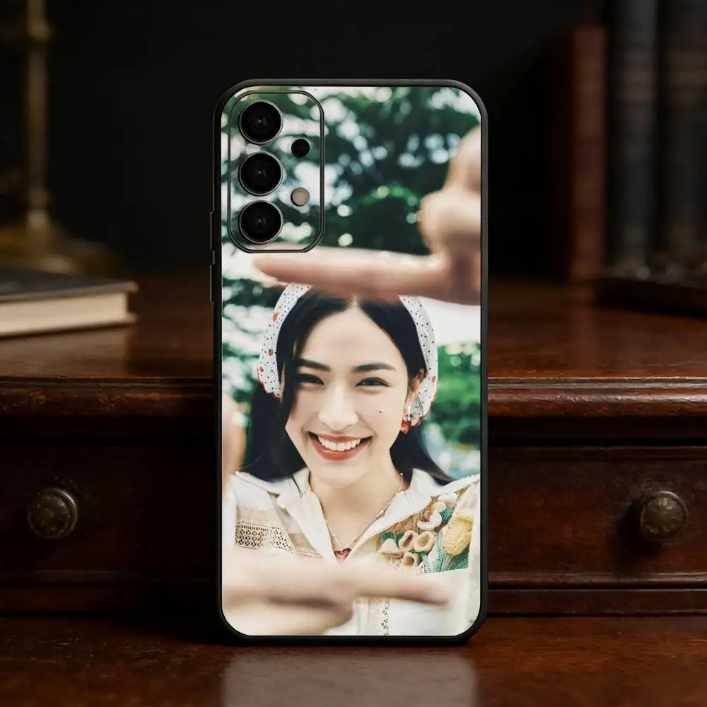 Фото Чехол для телефона с изображением актрисы Линлин Кван для Samsung S25, 24, 21, 22, 23, 30, Ultra, 20, Plus, Fe, Lite, Note, мягкий черный чехол №3
