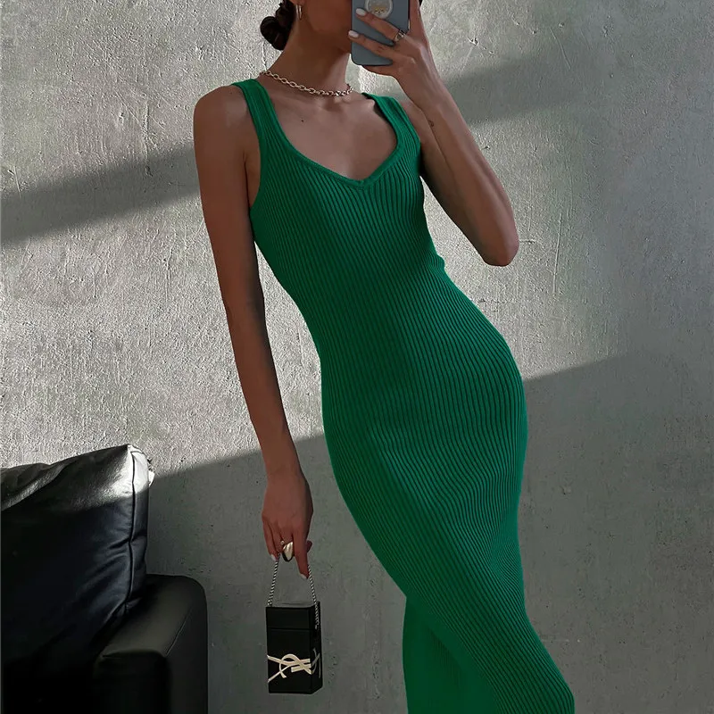

Модное однотонное вязаное платье-миди YEMOGGY на бретельках, новинка 2022, пикантное офисное женское платье-трапеция с V-образным вырезом и запах...