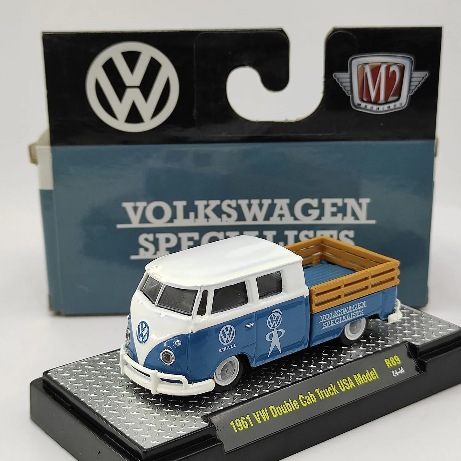 Фото Коллекционная модель грузовика VW 1961 года, масштаб 1/64, из литого металла, сувенир, украшение для витрины №1