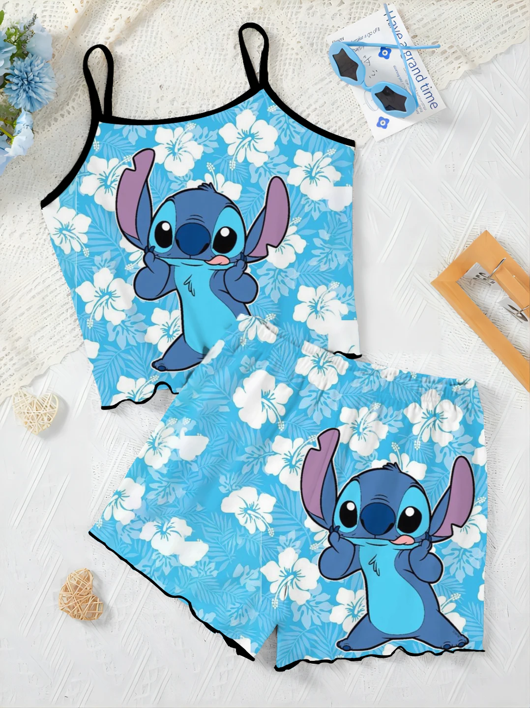 Пижамный комплект Женский из жилета и шортов на бретелях