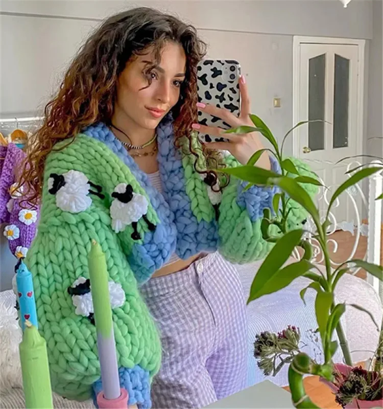 

Женский свитер с длинным рукавом, с вышивкой овечьей шерсти