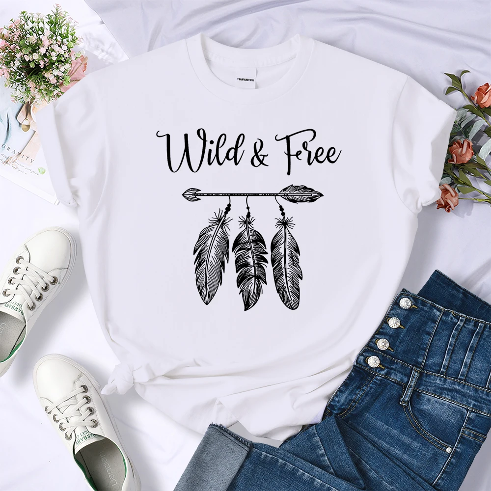 

Wild And Free Boho Feathers Female Tshirts Hip Hop Breathable T-Shirts Casual Summer Crop Top Street Cool Creativity T-Shirts