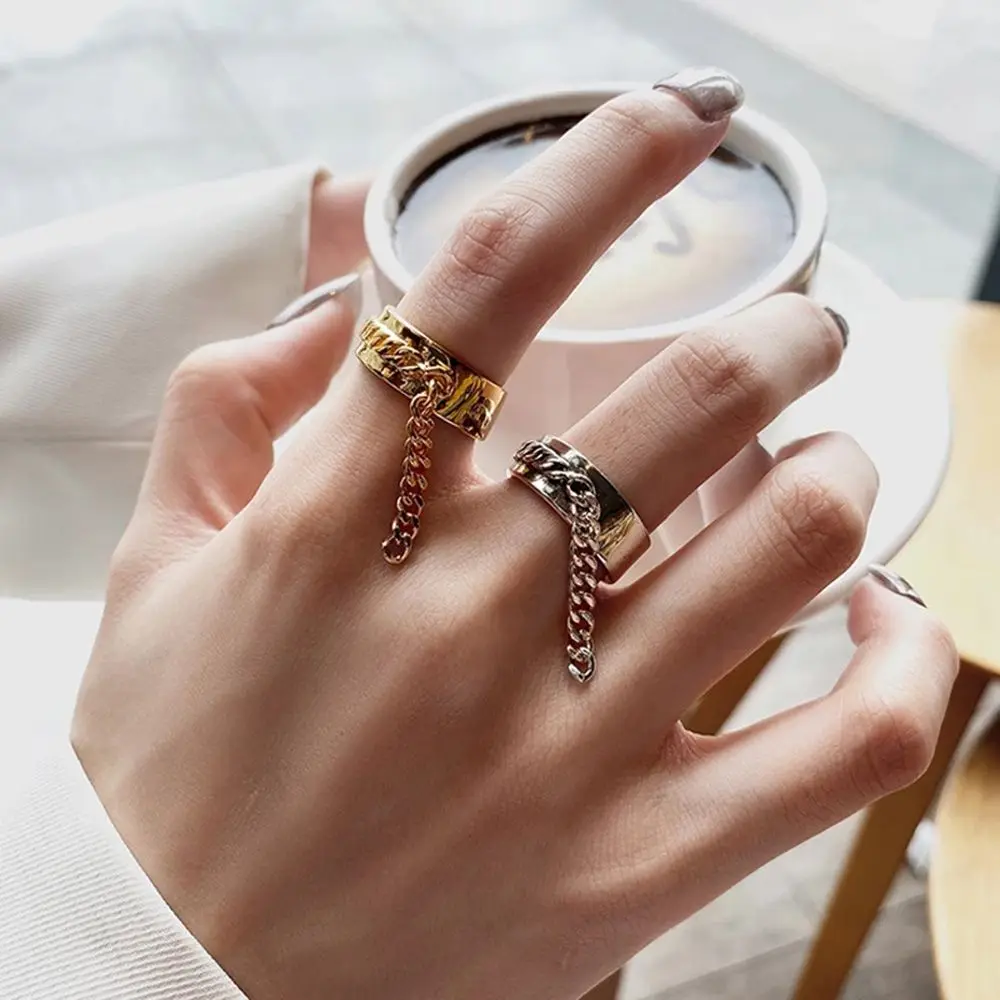 

Кольцо на палец с кисточками и звеньями в стиле панк