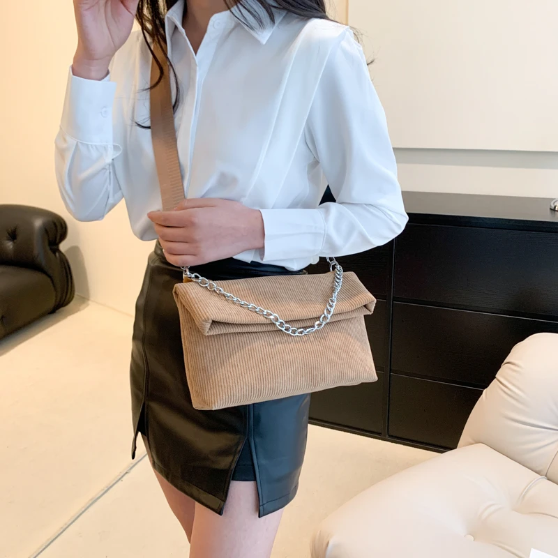 

One Shoulder Satchel is Fashionable and Beautiful