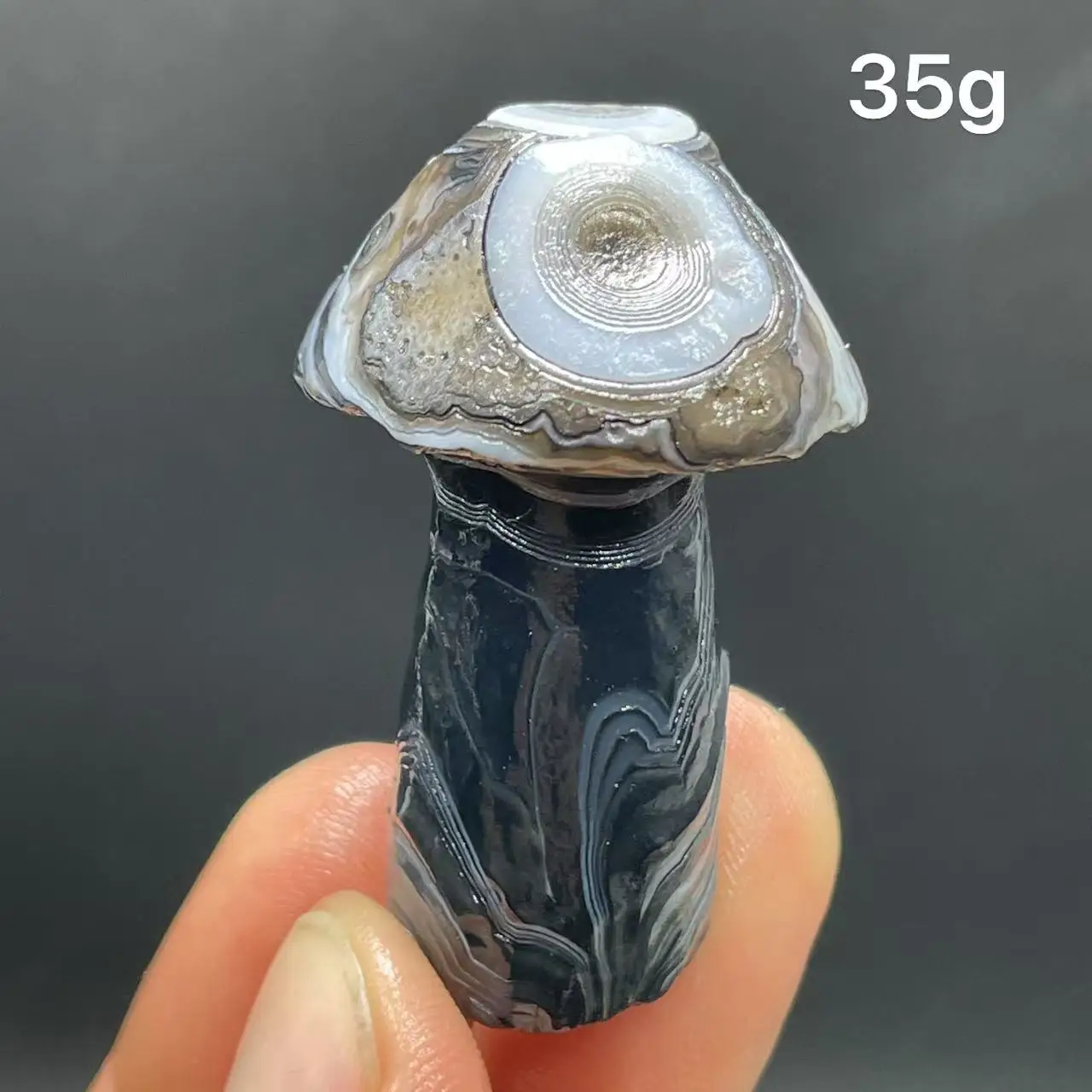 

Минеральный образец Агат гриб