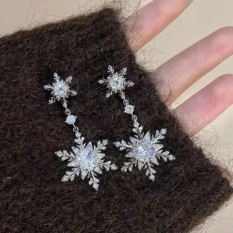 Серьги-гвоздики MOONBIFFY со снежинками