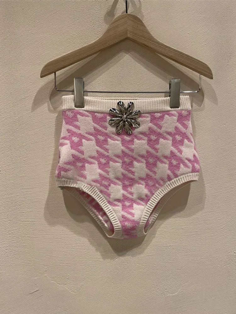 

2023 Women Summer New Bird Check Briefs Ultra-short Three-dimensional Flower Embellishment Knitted Shorts
