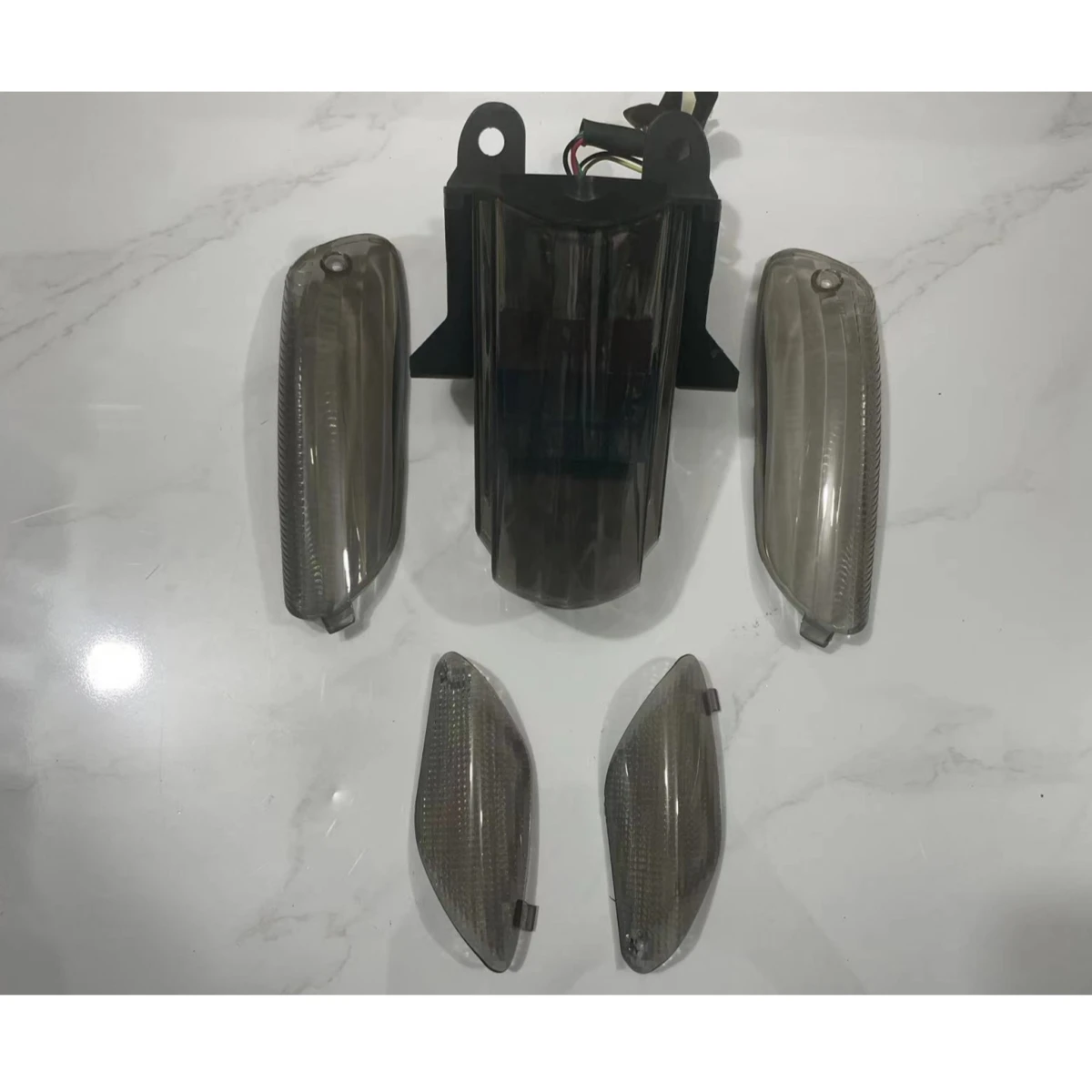 

Для задних фонарей Aprilia RSV1000 RSV4R 2005-2008 2006 2007 Tuono V2 2005-2010 2009