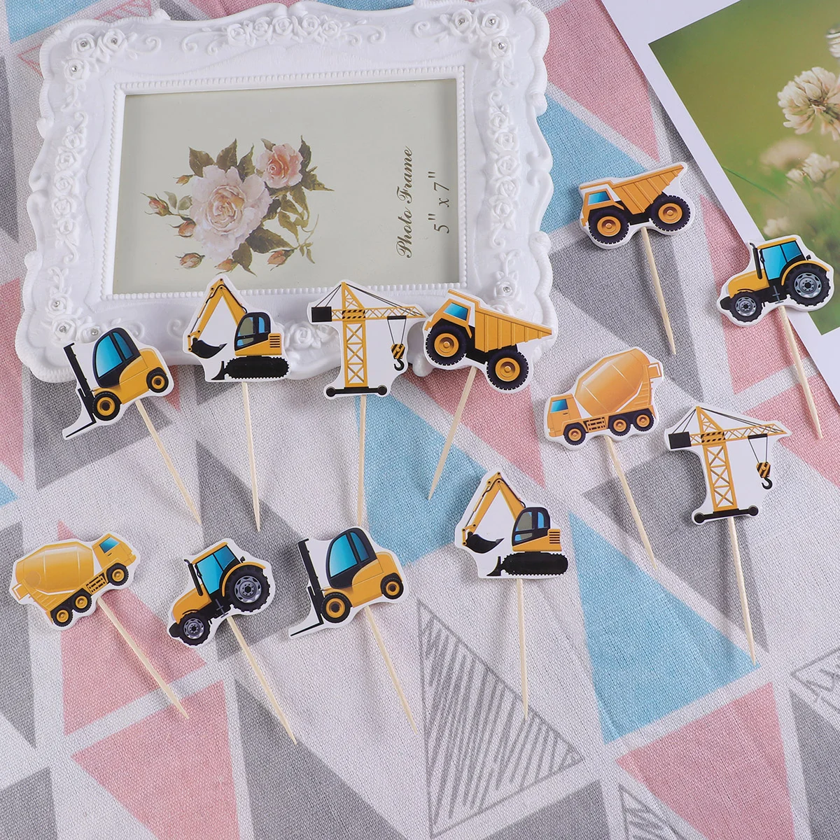 

12pcs Construction Cake Decorations Cake Decoration Dessert Picks Cupcake Toppers Excavator Truck Cupcake Topper