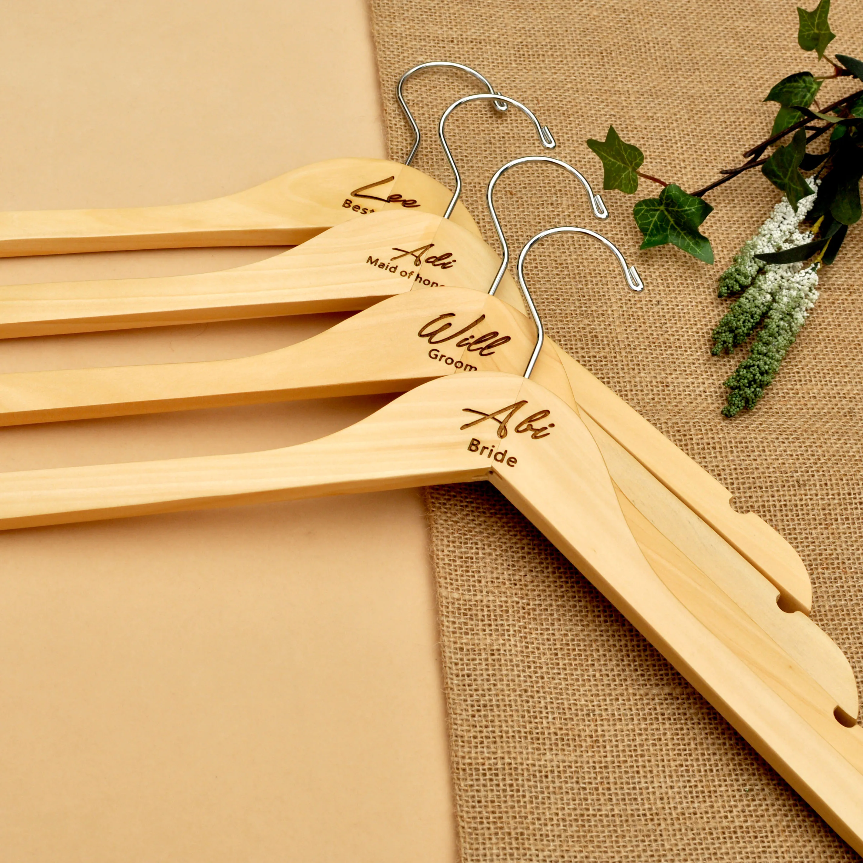 

Деревянная вешалка для невесты с лазерной гравировкой, с именем
