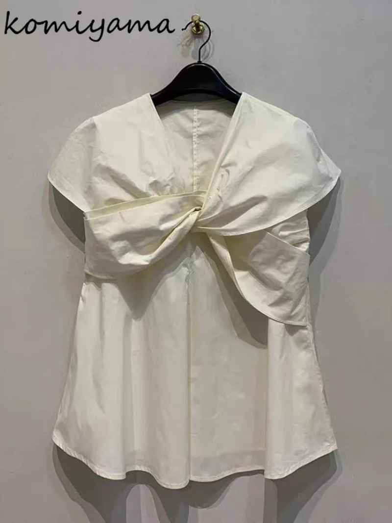 Рубашки и блузки с V-образным вырезом в японском стиле