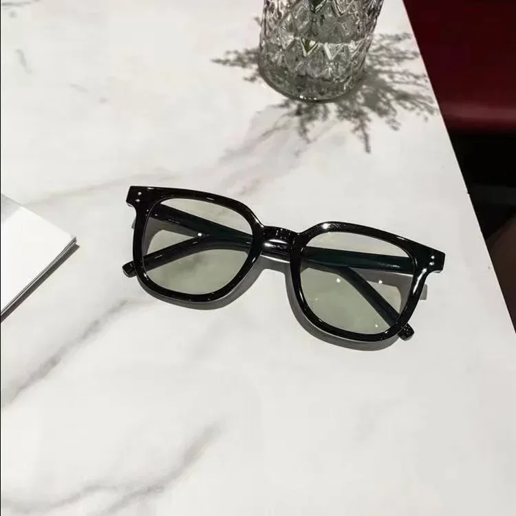 

Black sunglasses, high-end sense, trendy retro glasses, square sunglasses