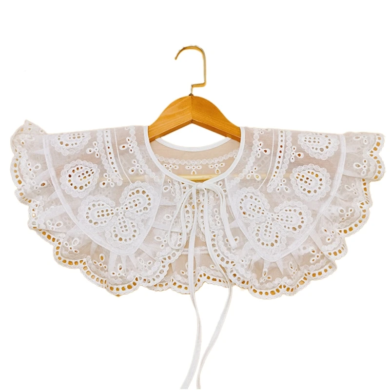 

Женский шарф с вышивкой и рюшами