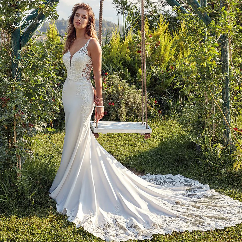 

Женское атласное платье с юбкой-годе, без рукавов