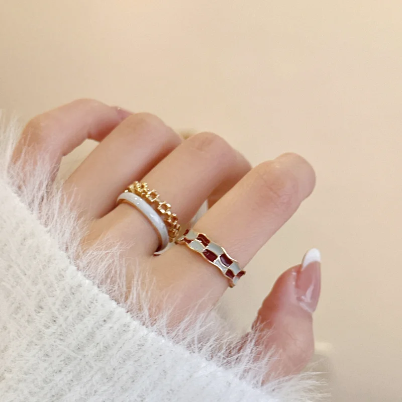 

Retro Gold Color Adjustable Corrugated Enamel Chessboard Copper Alloy Two Layer Chain Rings For Womens Birthday Party Jewelry