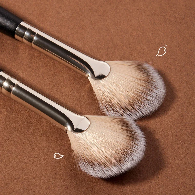 Профессиональная кисть для румян в форме веера хайлайтер контура лица