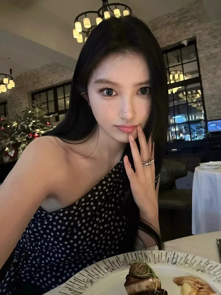 Романтический шикарный топ с открытыми плечами London High Sense черный в горошек Летний