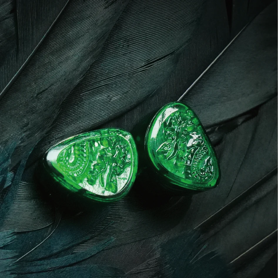 Фото Наушники-вкладыши Tangzu Waner 2 Jade Dragon Edition 10mm PET с одним динамическим драйвером, в комплекте с силиконовым чехлом для хранения. №2