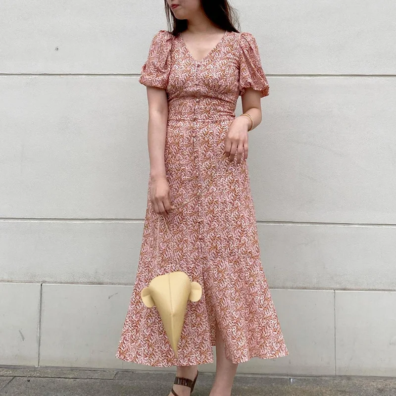 

Платье женское летнее ТРАПЕЦИЕВИДНОЕ с коротким рукавом и V-образным вырезом