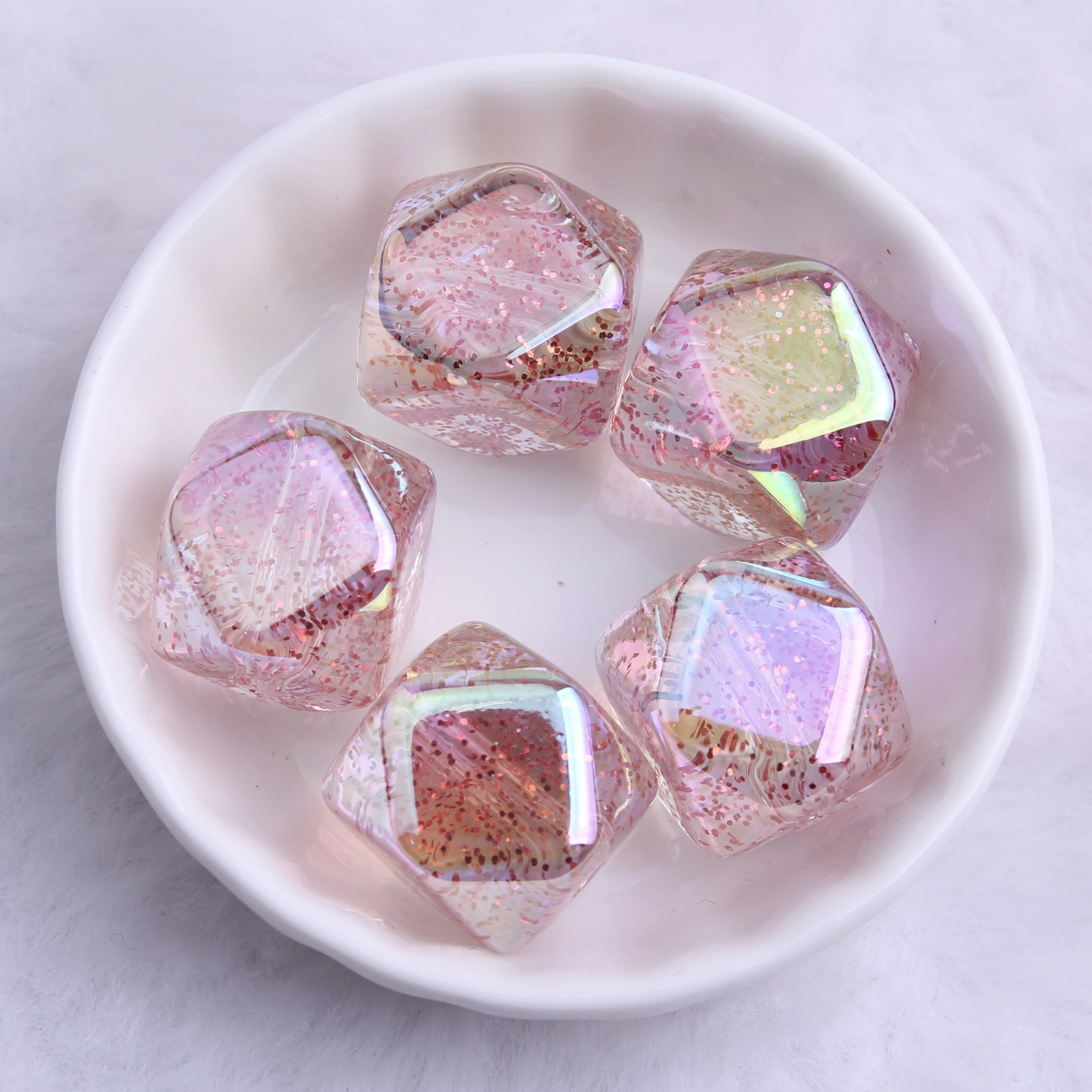 Оптовая продажа дешевые акриловые блестящие бусины OYKZA для детского ожерелья