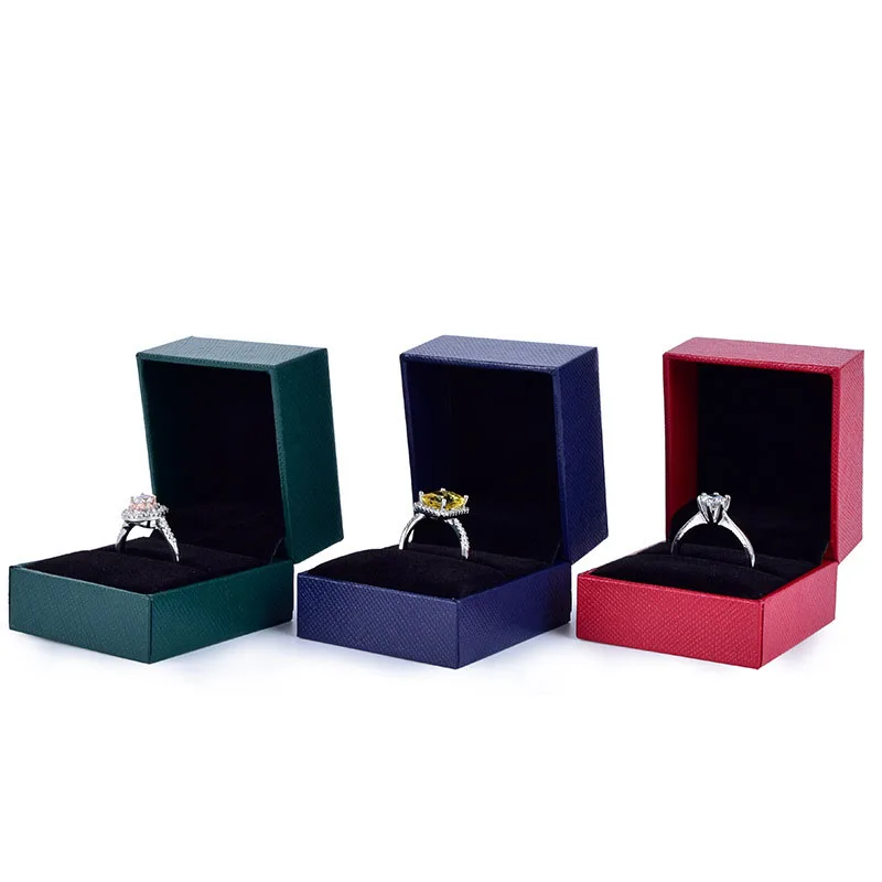 Spot Wholesale Vellum Jewelry Box Flip Grid Pattern Engagement Ring Box Pendant Bracelet Necklace Gift Box