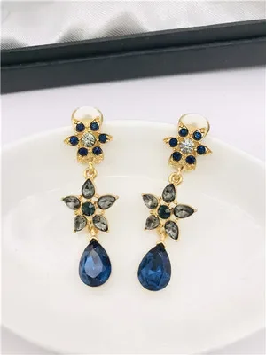 

European And American Vintage's New Crystal Flowers Elegant Asymmetrical Ab Women's Ear Clips Without Ear Holes