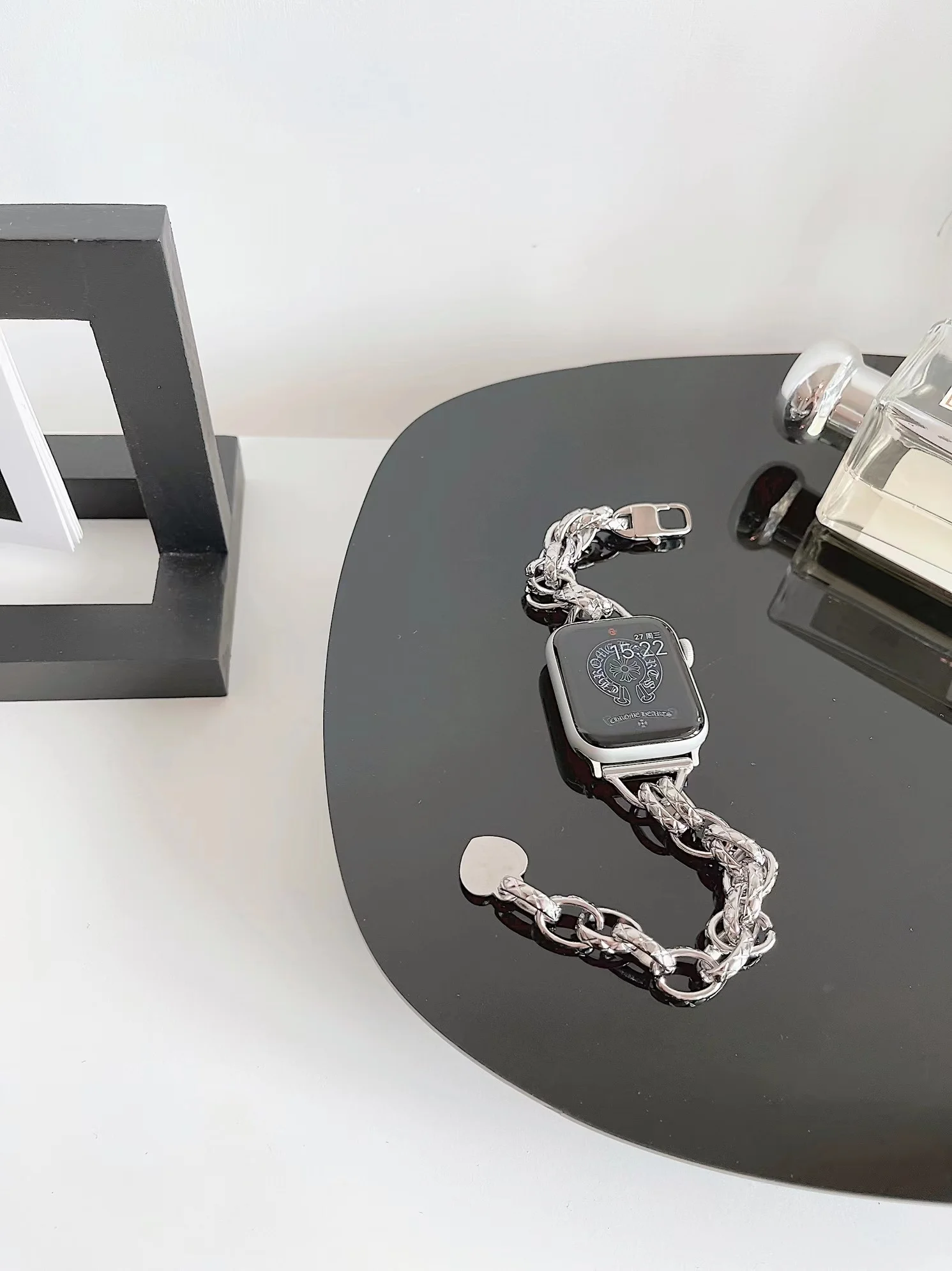 Women's gold bracelet Apple strap 76se41mm 45mm 38 / 42mm women's luxury women's ring buckle design Bracelet iwatch7 strap