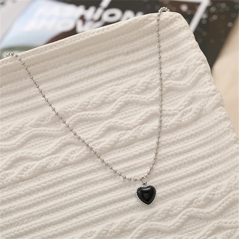 

New Vintage Summer Black Heart Necklace for Women Temperament Jewelry