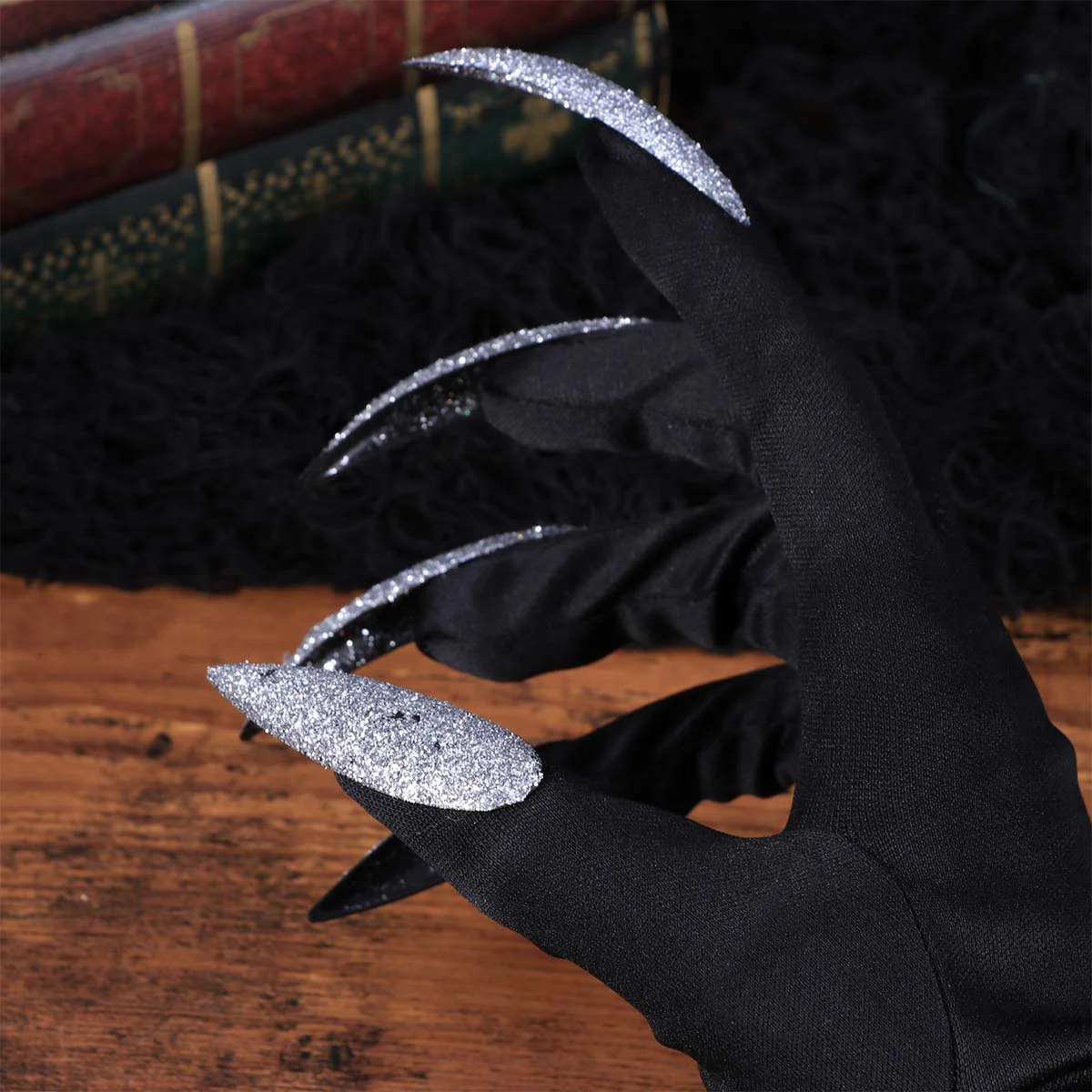 

1 Pair of Costume Attached Long Fingernails(Black)