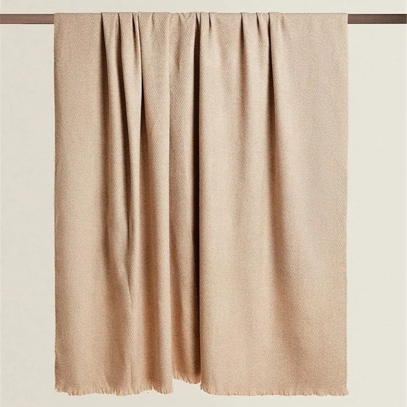 Плед в скандинавском стиле для дивана однотонное вязаное покрывало кровати сна