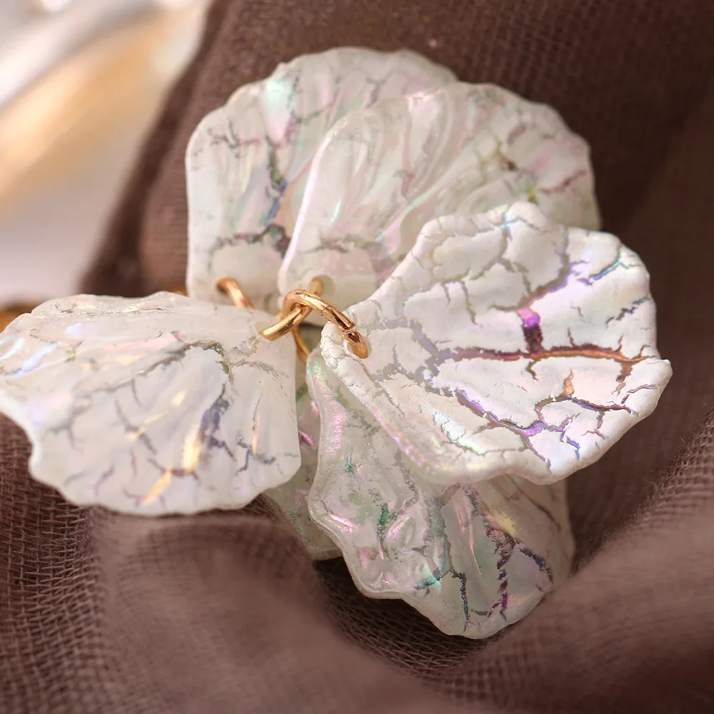 Korean White Flower Petal Drop Earrings for Women Trendy Acrylic Alloy Pendant Earring Fashion Temperament Jewellery