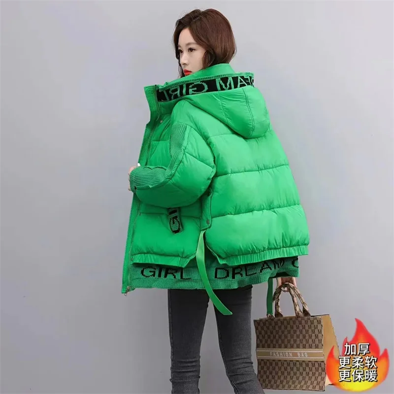 Женская зимняя куртка на пуху с буквенным принтом