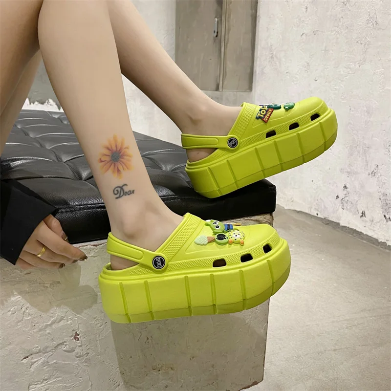 

Сандалии женские с мультяшным принтом, летние дышащие тапки на платформе, пляжные шлепанцы для улицы, садовая обувь, зеленые