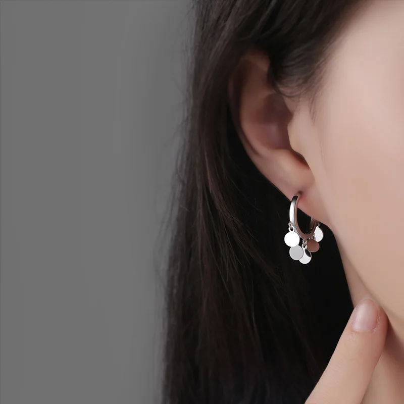 Серьги-кольца женские круглые из серебра 925 пробы с геометрическим рисунком