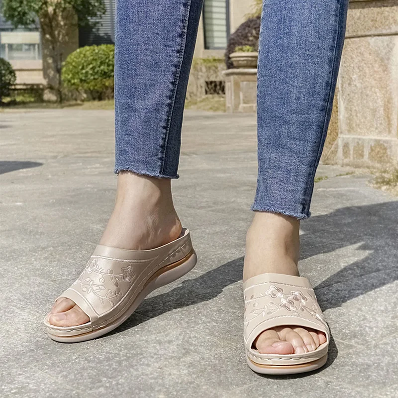 

Women Embroidery Flower Sandals Slippers Summer Sandals Non-slip Beach Shoes Ladies Wedge Heel Casual Bohemian Slides Shoes
