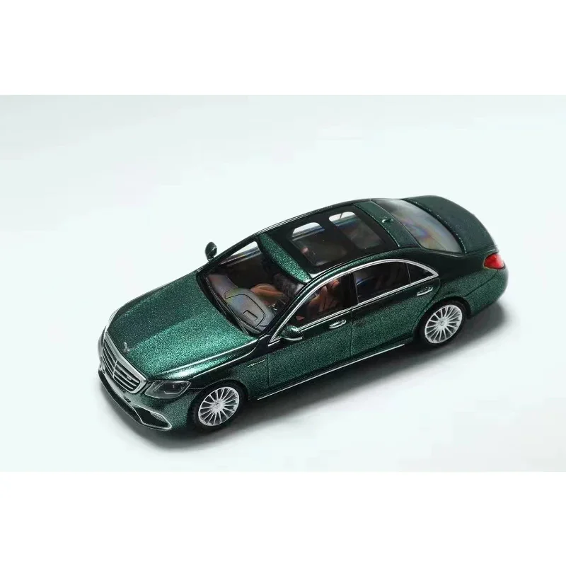 Модель литая под давлением автомобиля цвет белый/зеленый