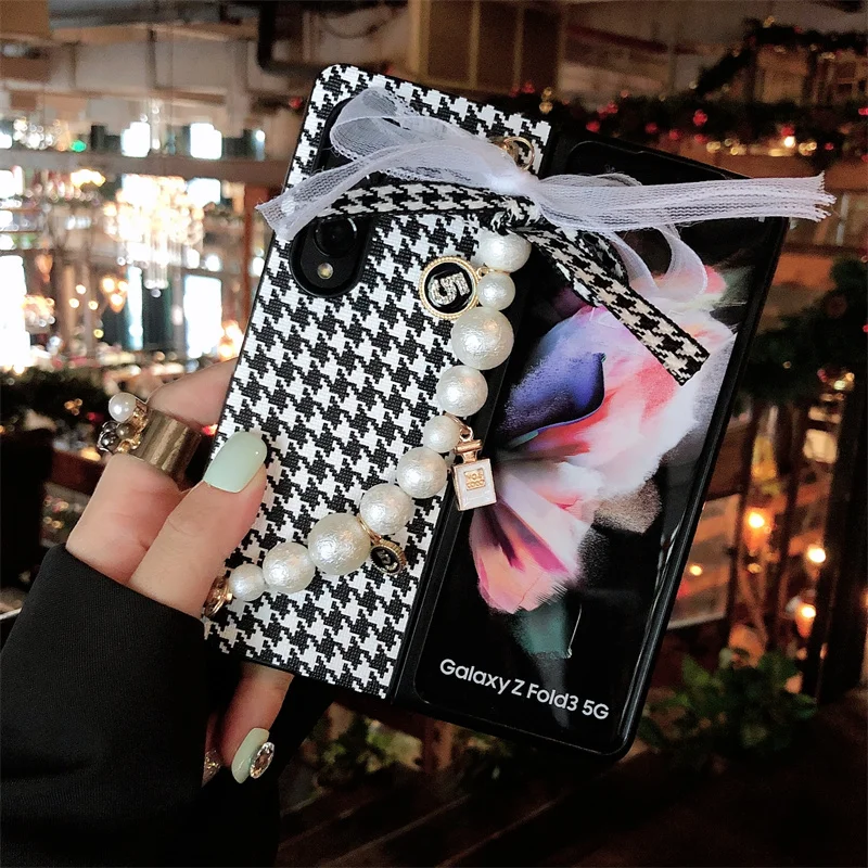 

Luxury PU Leather Houndstooth Phone Case For Samsung Galaxy Z Fold 4 3 2 Cover With Portable Pearl Bracelet For Women Girl