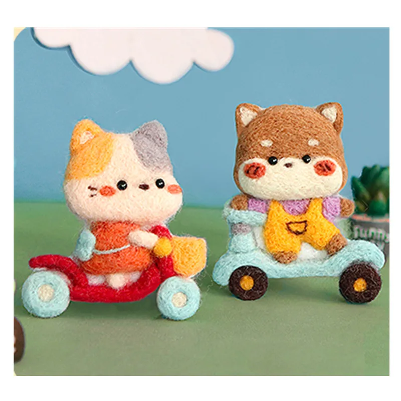 

Creative Brooch for hand-made lovers'cartoon key pendant wool felt needle felting decoration craft needlecraft DIY handmade